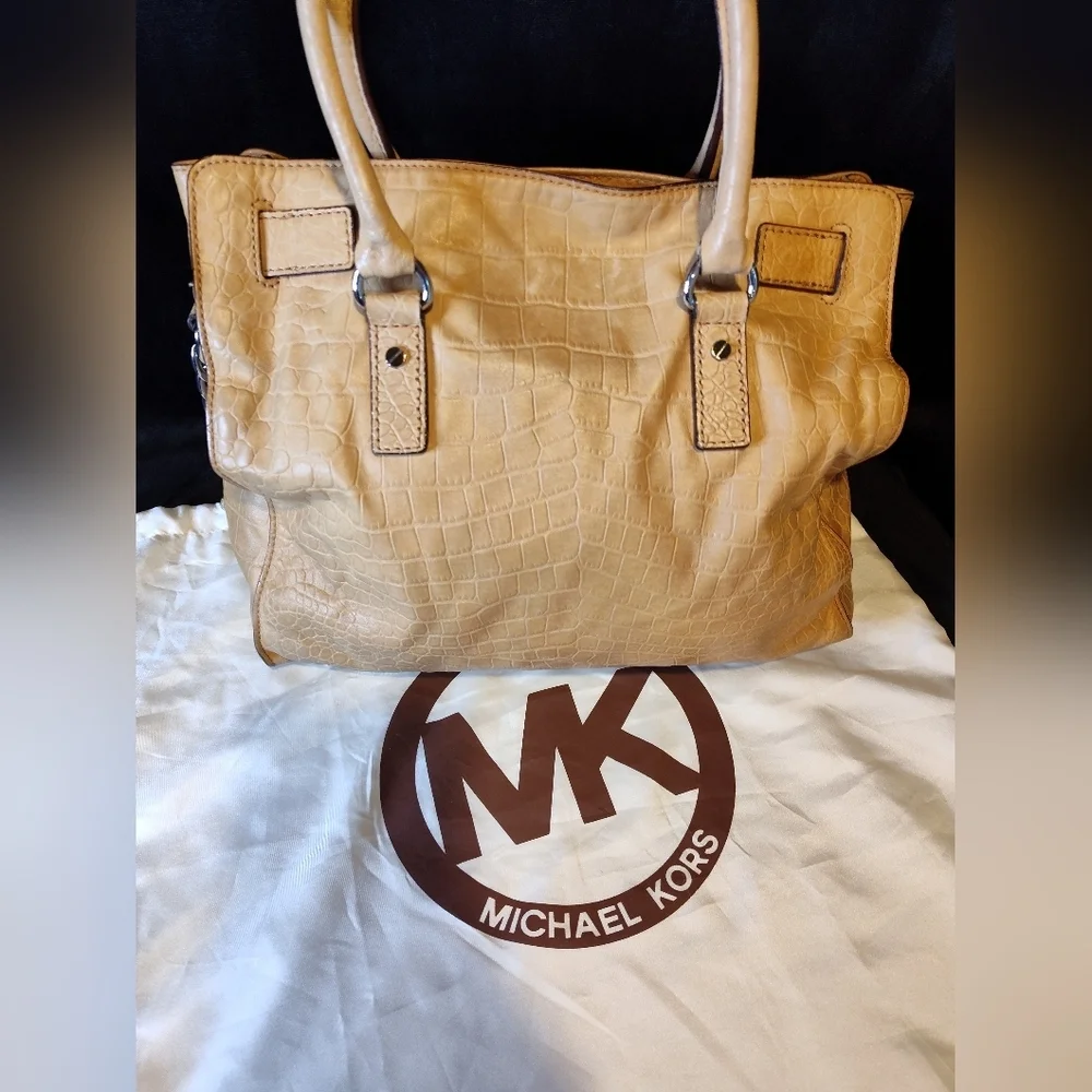 EUC Michael Kors Croc Embossed Handbag W/Jacquard Logo Lining With Dust Bag 🖤 - Picture 9 of 11